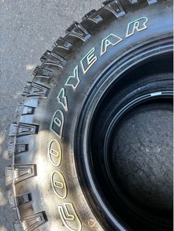 Tengo un par de llantas en muy buenas condiciones, marca GOOD YEAR WRANGLER LT 285/70R17 instaladas y balanceadas por el mismo precio $380