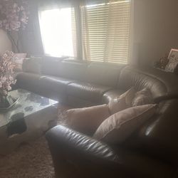 Large Leather Recliner Tan / Taupe Color 