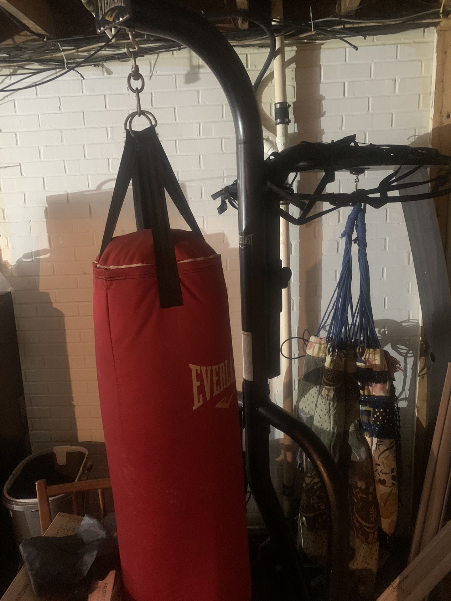 Everlast Punching Bag And Speed Bag Stand With Bah