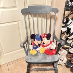 Wooden Rocking Chair 