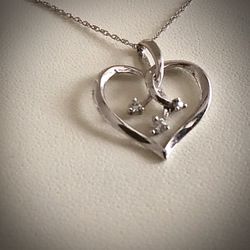 Jared 10k white gold 3 diamond heart pendant necklace NIB Great as gift!