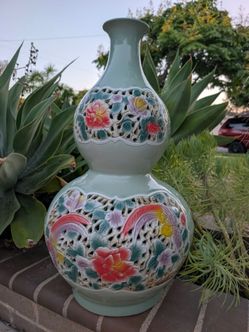 Beautiful Chinese Celadon - Ground Double Glaze Green Vase