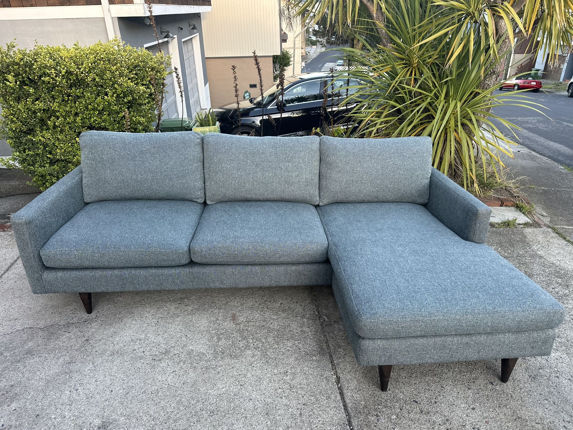 Room & Board Jasper Sectional Couch with Reversible Chaise-FREE Delivery
