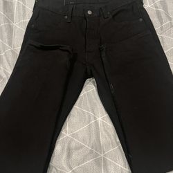 regular levi’s size 30,32 good condition , barely used 