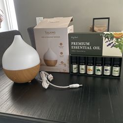 New Mini Diffuser Plus Never Used 6 Bottles Of Essential Oils 