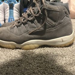Jordan 11 retro premium “pinnacle” in grey suad.