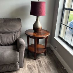 Two lamps And 2 side tables