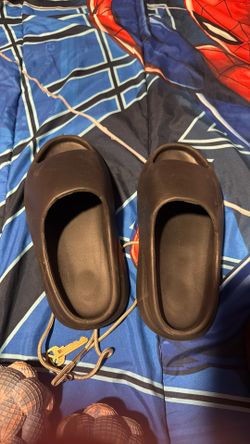 Black Yeezy Slides