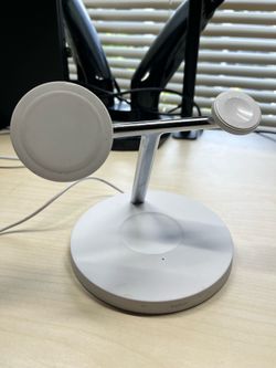 Belkin BoostCharge Pro 3-in-1 Wireless Charging Stand with MagSafe (WIZ009)