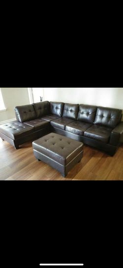 Brand New Leather Sectional w Ottoman