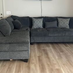 Modern Gray Sectional Couch – $600 (zelle)  Pickup Only