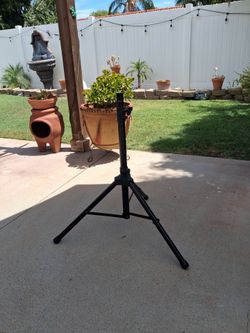 TEIPOD STAND