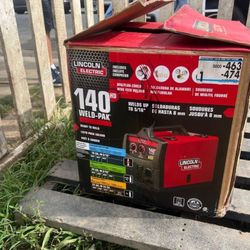 Lincoln Electric Weld-Pak 140 Amp MIG and Flux-Core Wire Feed Welder, 115V, Aluminum Welder with Spo