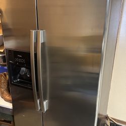 Whirlpool 2door fridge 