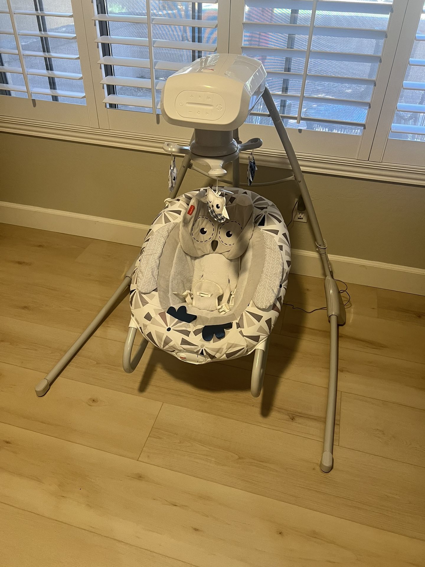 Fisher-Price Owl Love You 2-in-1 Deluxe Cradle 'n Swing with Smart Connect