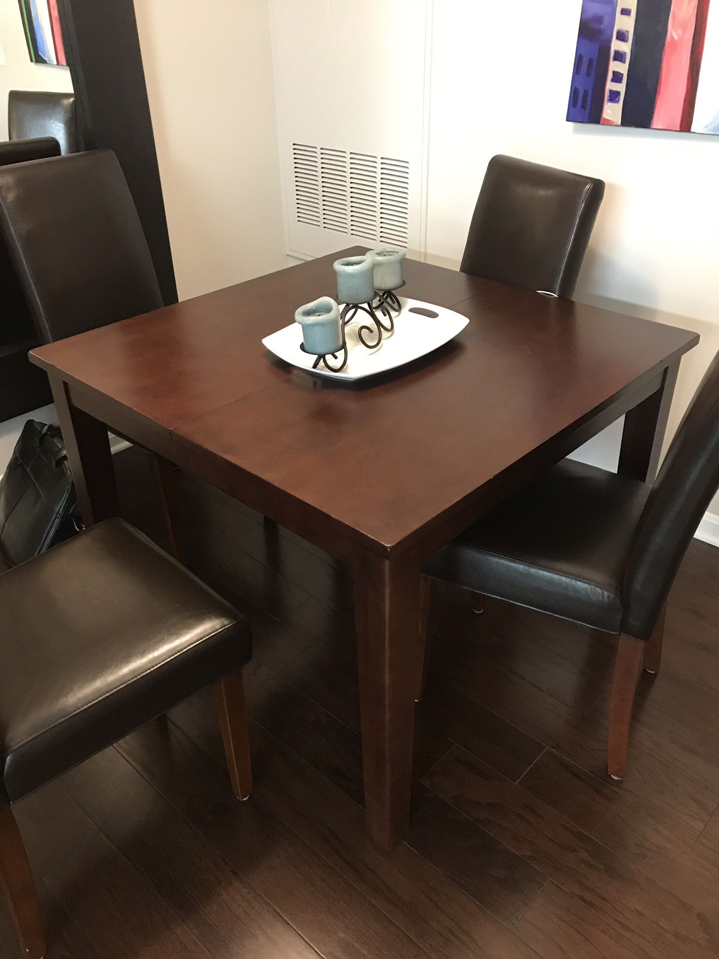 Solid wood expanding dining room table