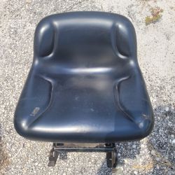 ((Seat Troybilt/cubcadet)) Mower