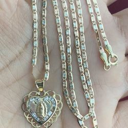 Cadena Con Dije De Virgen En 14 Kt 20”