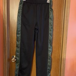 BUNDLE OF CLOTHES/YOUNG BOY  SIZE 16/18/S