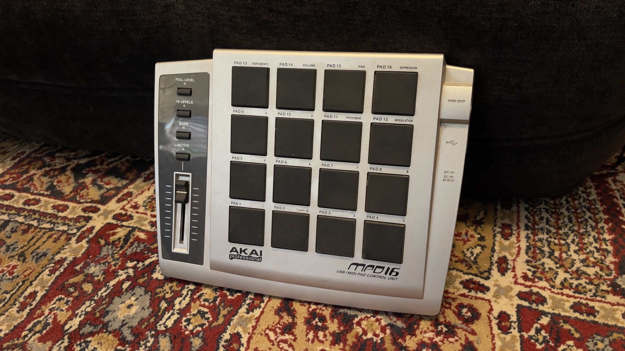 Akai MPD16