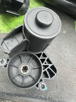 8V0998281A Left & Right Parking Brake Actuator Motor Fit for Volkswagen Jetta/Tiguan/Atlas/Arteon/E-Golf for Audi A3/Tt/S3/Rs3/Q2L/A3 Sportback Replac