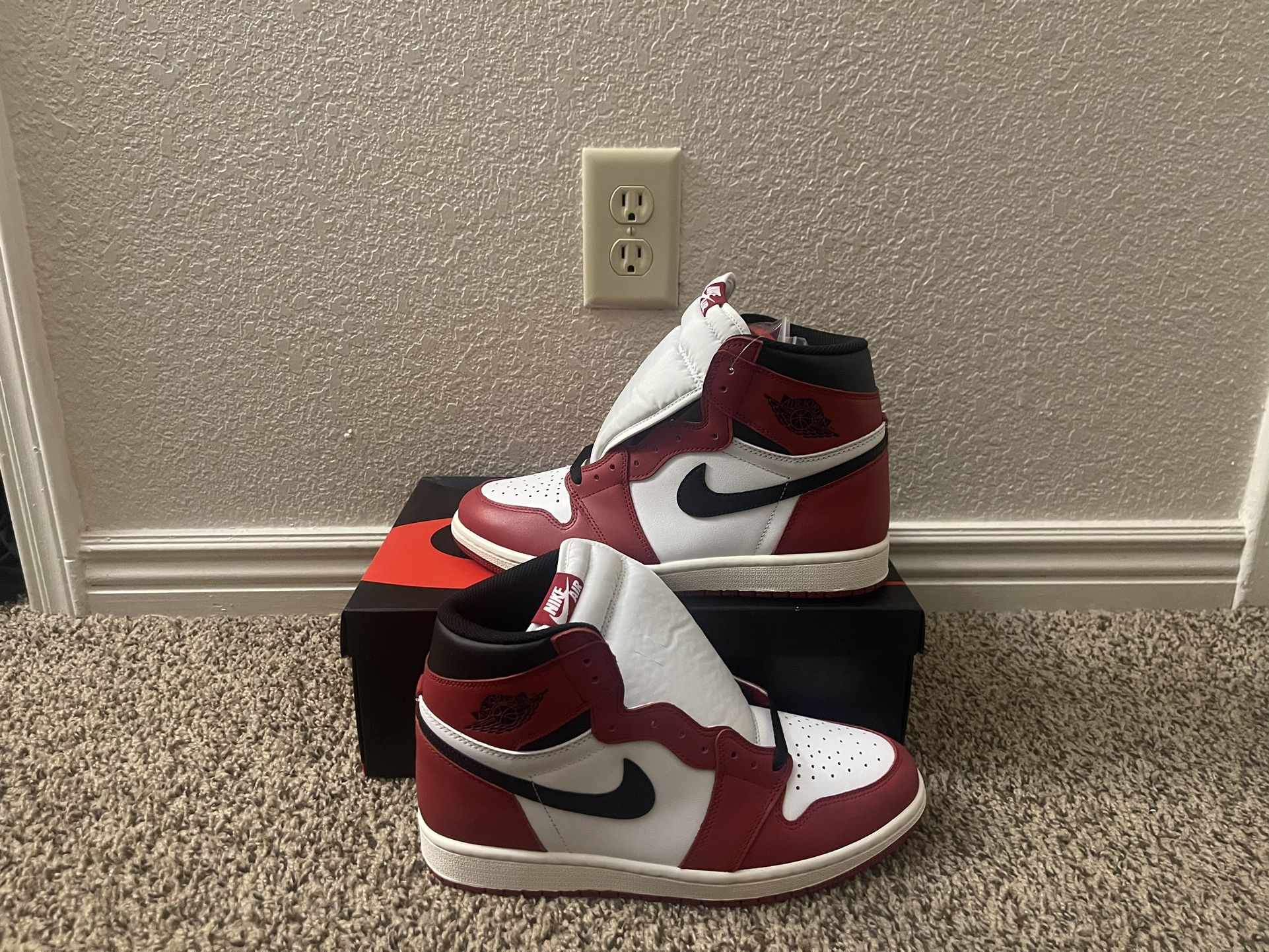 Jordan 1 High Chicagos Size 10 Brand New