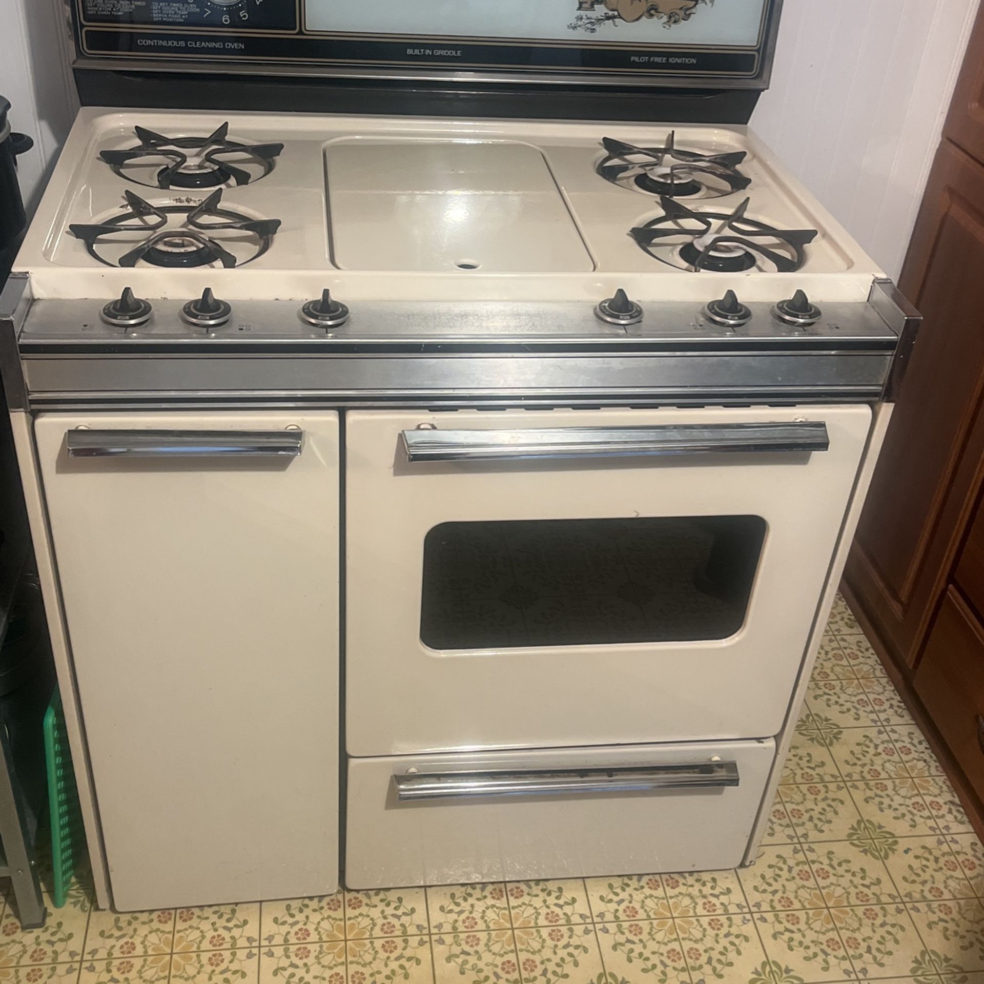 1980 Sears  Kenmore Gas Range 