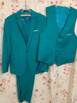 Suit- 3 piece $25.00. Chino, ca