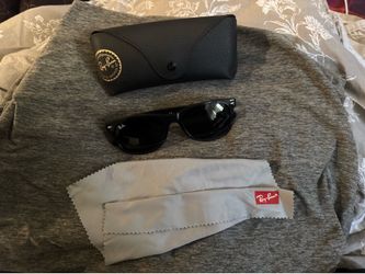 New Ray-Ban Wayfarer (RB2132) sunglasses. Black.
