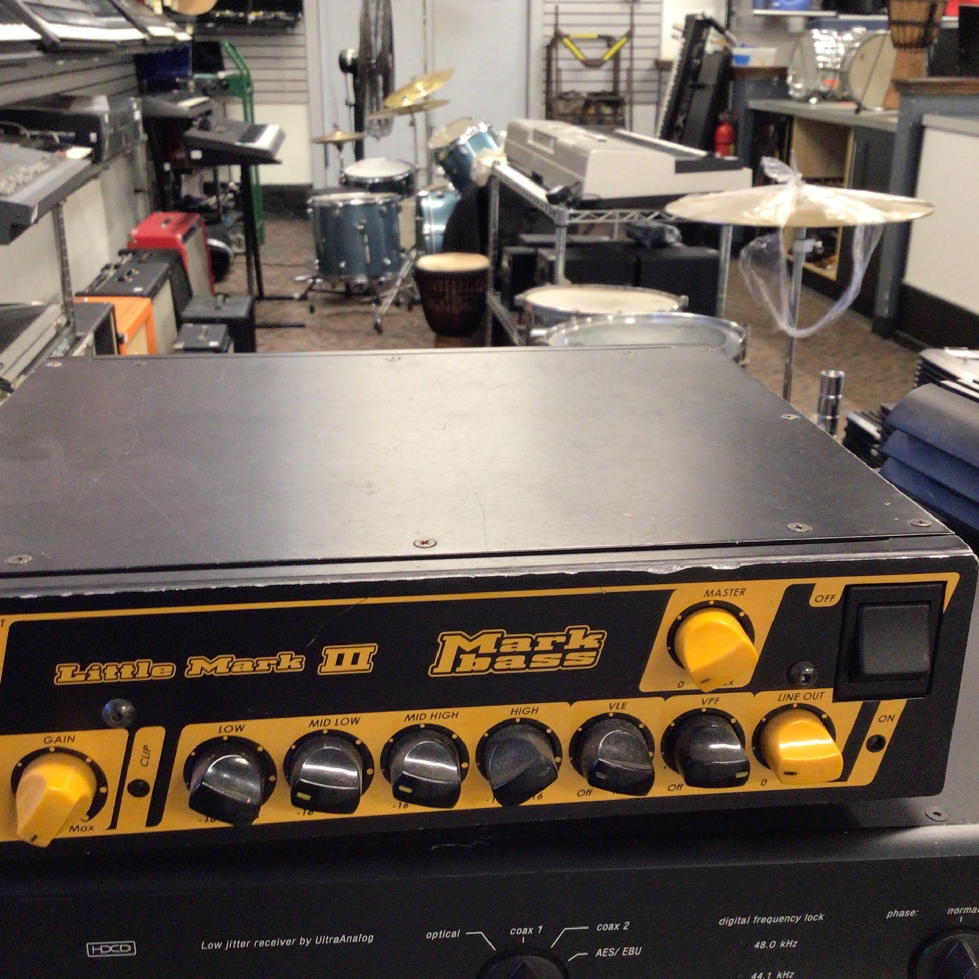 Bass guitar controls