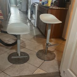 2 Bar Stools 