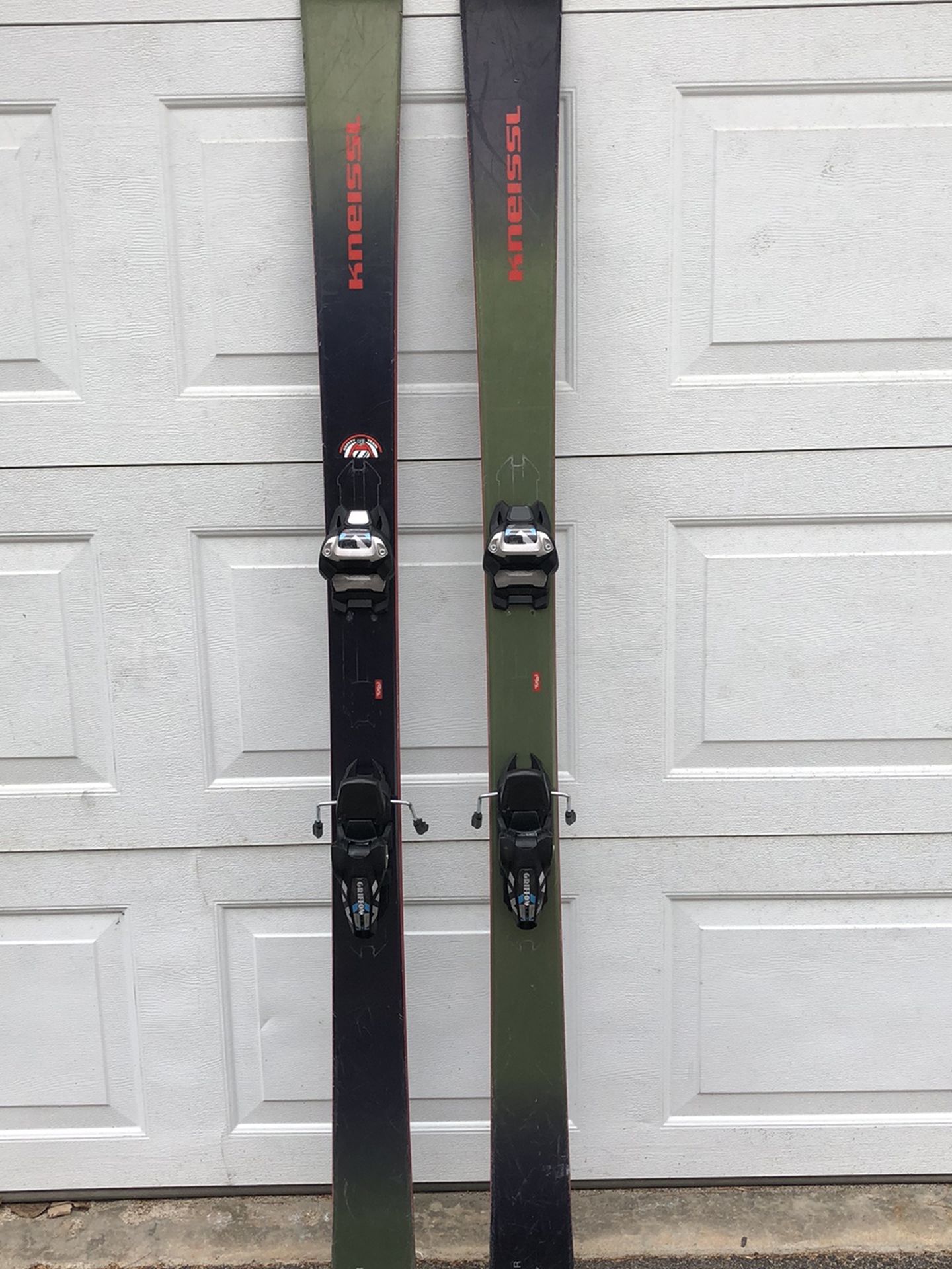 Photo Kneissl Fly Star Twin Tip Skis