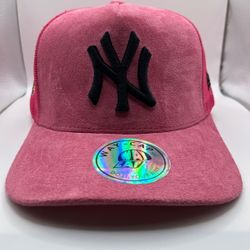 PINK NY YANKEES Hat. Ranch life hats.  Hats. Cachuchas. Way cap. SnapBack. LA NY. CT. Trakas. Trucker hat, high desert headwear. Baseball hats. Footba
