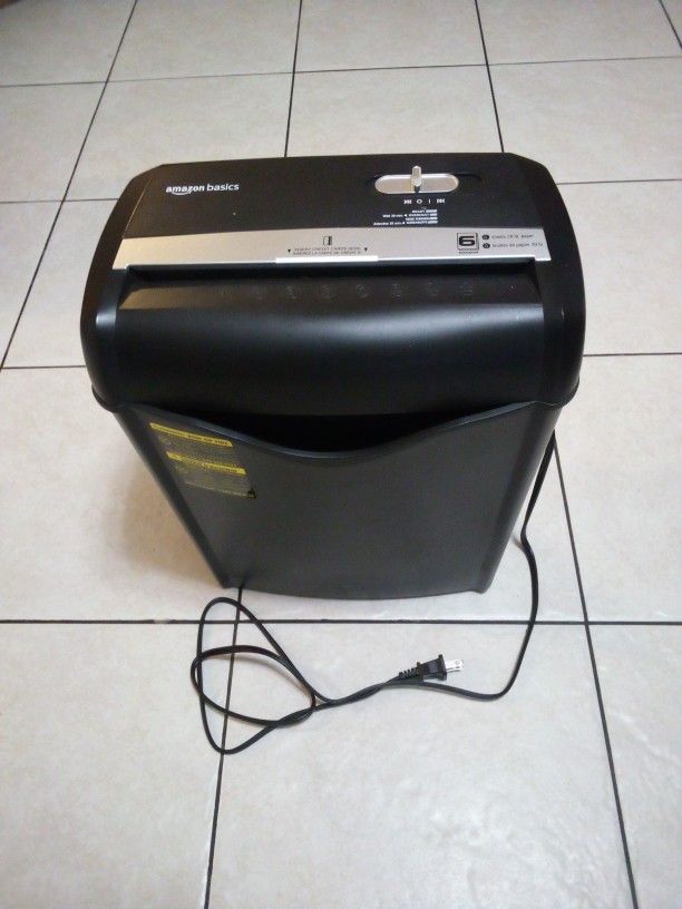 Amazon Basics Paper Shredder