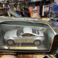 Collectible Diecast Nissan 350Z 1:18 Scale With Damaged Box $65