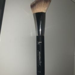 IT COSMETICS MAKEUP BRUSH FOUNDATION 