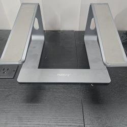 Nulaxy Laptop Stand