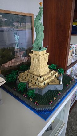 LEGO Architecture 21042 Statue of Liberty with Ellis Island and Light Kit