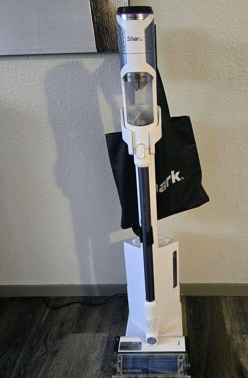 Shark Detect Clean & Empty