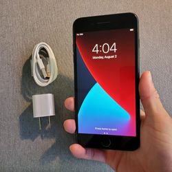 iPhone 7 Plus - UNLOCKED - Like New 