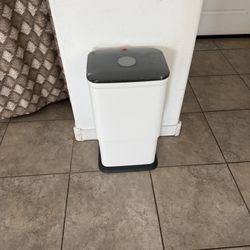 White 2-IN-1 Trash Can Metal 