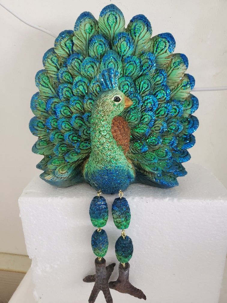 Peacock Sitter