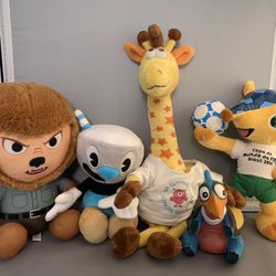 Toys R Us Geoffrey And Miscellaneous Plush