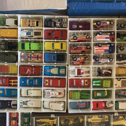 Collector seeking vintage old genuine Hot Wheels 1960s 70s redline redlines red lines line toy cars