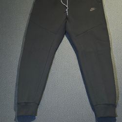 (NWT)MENS BLACK XL NIKE TECH FLEECE SWEATPANTS [NO OFFERS] (PAID $125)