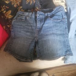 Levi STRAUSS DENIM shorts SIZE 28