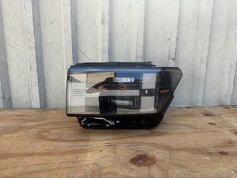 HYUNDAI SANTA FE ( 2024 2025 2026 ) HEADLIGHT HEADLAMP LEFT DRIVER SIDE LH Used original OEM ‼️ broken guide