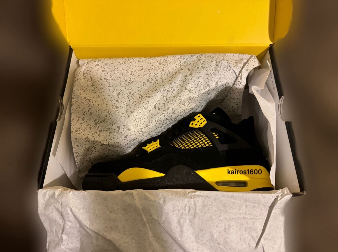 Air Jordan 4 Thunder