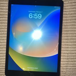 iPad 7th gen 32 GB WIFI & Cellular Capable (Read Description)