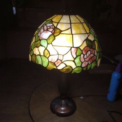 Vintage Style Stained Glass Floral Table Lamp